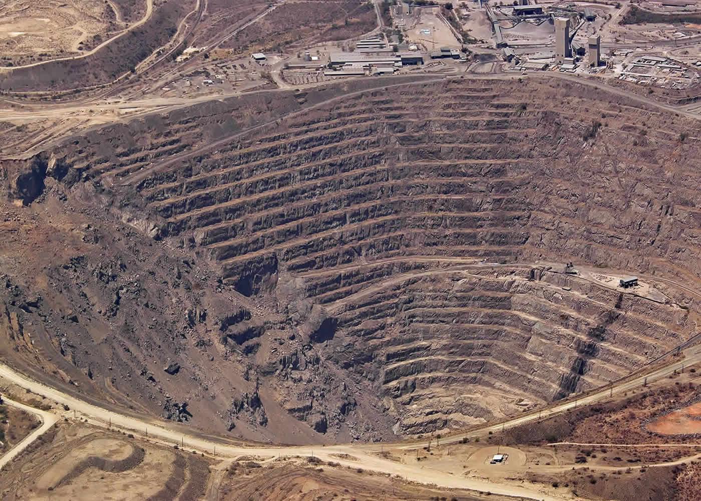 naem-2018-article-aerial-view-enormous-copper-mine-palabora-700x500