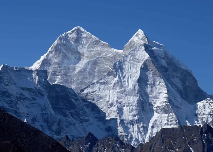 naem-2018-himalayan-mountain-view-nagarjun-peak-700x500