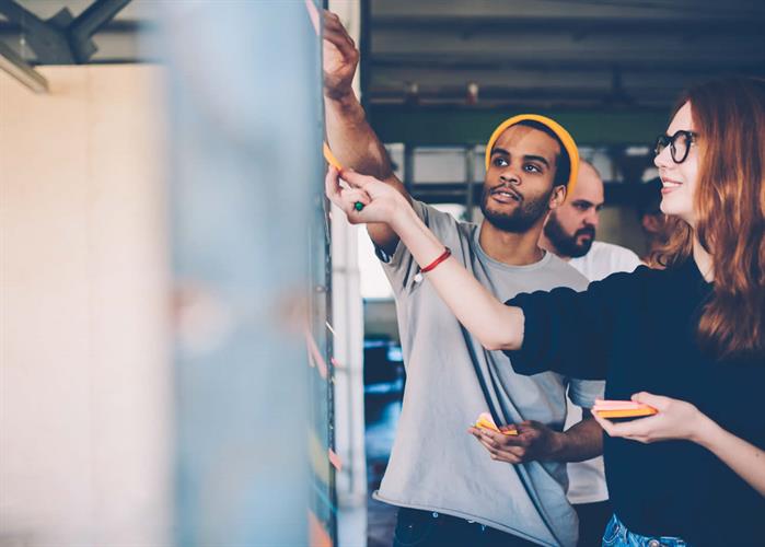 naem-2010-blog-male-female-architects-colleagues-discussing-ideas-700x500